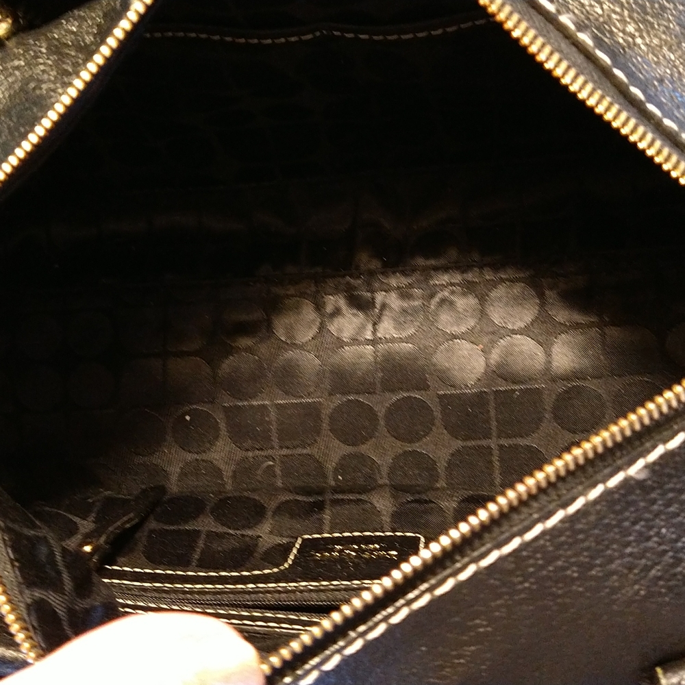 Black Leather Barrel Handbag with Wallet - Picture 9 of 13